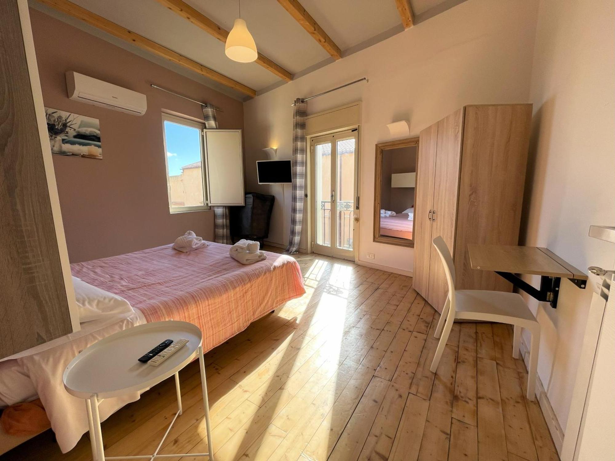 2 Apartments - Akragas Home 1 & 2 On Via Atenea City Center With View Αγκριτζέντο Εξωτερικό φωτογραφία
