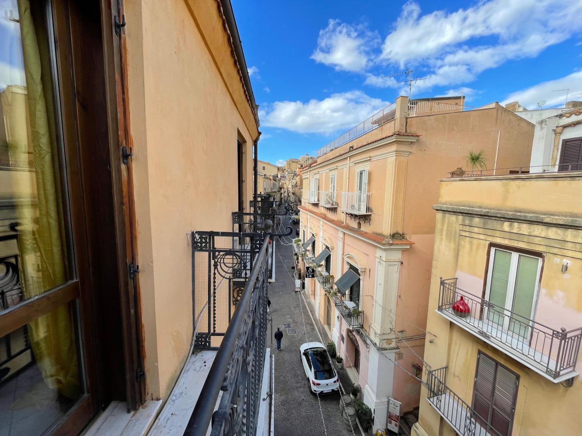 2 Apartments - Akragas Home 1 & 2 On Via Atenea City Center With View Αγκριτζέντο Εξωτερικό φωτογραφία
