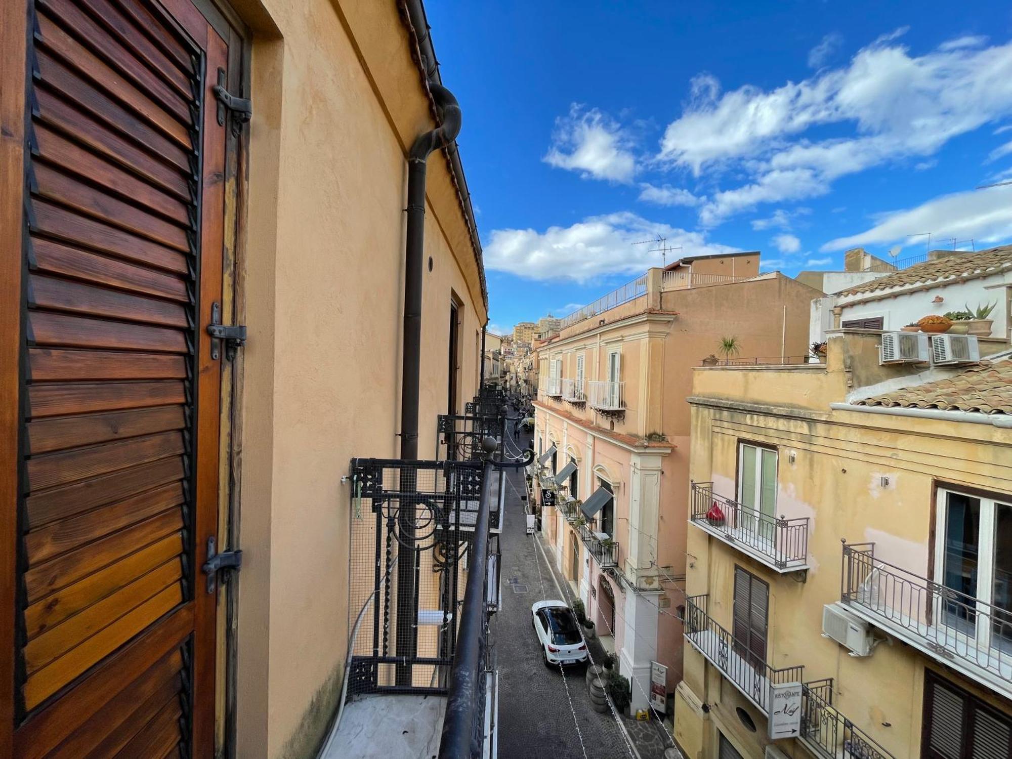 2 Apartments - Akragas Home 1 & 2 On Via Atenea City Center With View Αγκριτζέντο Εξωτερικό φωτογραφία